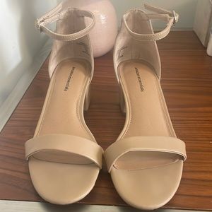 Amazon Essentials Nude Heels - Size 7